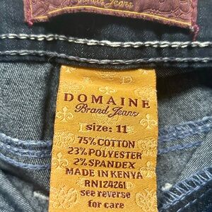 Classic Blue Jeans with Durable Stitching and Textured Fabric